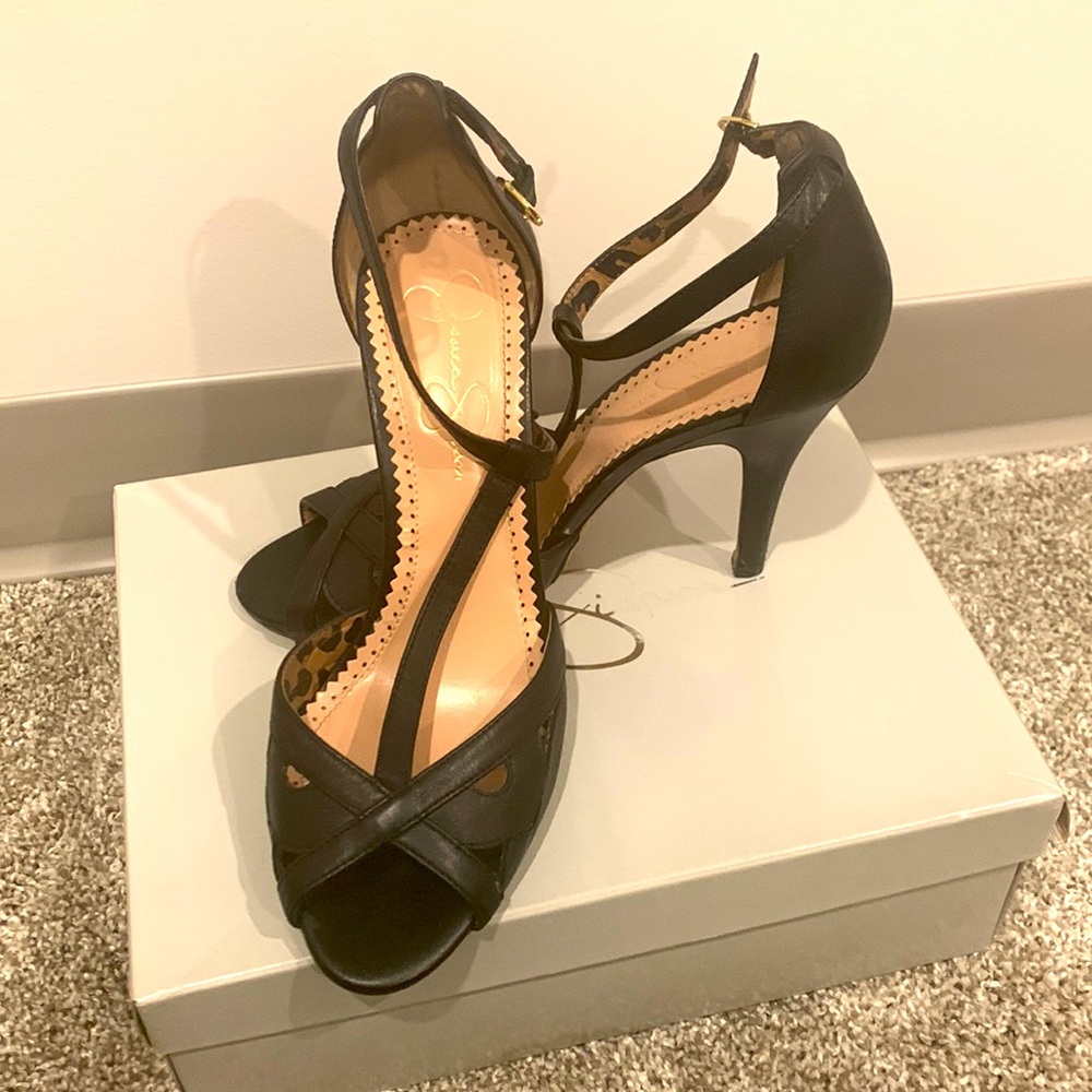 Black heel, comes in original box